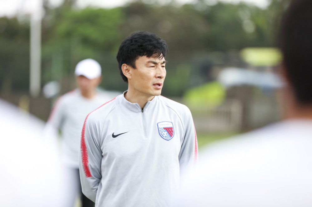 战报05:00美联 哥伦布机员2-1洛杉矶FC 05:00阿超 戈多伊克鲁斯1-1普拉坦斯05:00智甲 哥比亚普2-0伊瓦顿05:00智甲 麦哲伦2-3科金博05:00智甲 奥希金斯0-1帕勒斯蒂诺05:00智甲 智利大学3-1纽柏莱斯05:00智甲 拉卡莱拉联0-3智利天主大学06:30乌拉甲 蒙得维的亚利物浦0-0佩纳罗尔09:00阿超 河床0-0罗萨里奥中央04:30葡超 波尔图3-1卡萨皮亚04:00法甲 巴黎圣日耳曼2-1南特03:45意甲 国际米兰4-0乌迪内斯今日焦点战预告12:00澳超 阿德莱德联vs布里斯班狮吼，上一轮惜败，澳超哀兵阿德莱德联能否借助主场之利迎来反弹？ 14:00澳超 西悉尼流浪者vs墨尔本胜利，近六场比赛3胜3平保持不敌，西悉尼流浪者能否延续不败金身？ 22:00英超 埃弗顿vs切尔西，埃弗顿近期拿下两连胜，此番能否一鼓作气拿下切尔西实现三连胜？22:30德甲 斯图加特vs勒沃库森，面对本赛季表现强势的勒沃库森，近期战绩出色的斯图加特能否全身而退？00:30英超 托特纳姆热刺vs纽卡斯尔联，已连续5轮不胜的热刺能否借助主场之利拿下伤兵满营的纽卡？ 事件18场16球！